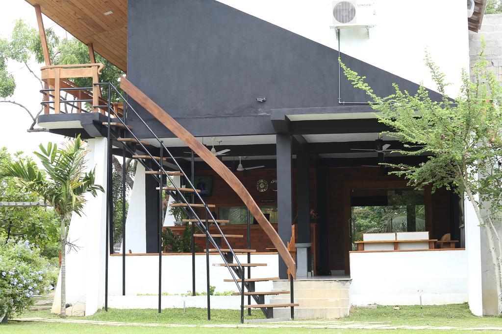 Eco Hotel Black & White - Anuradhapura Mihintale Exterior foto