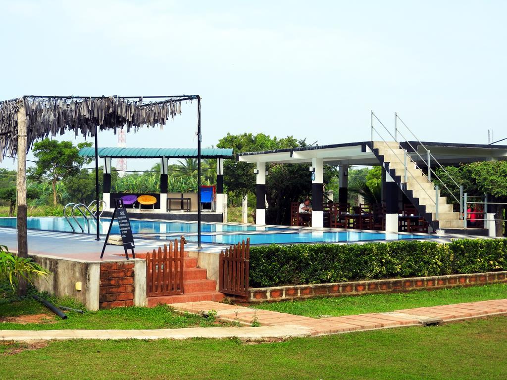 Eco Hotel Black & White - Anuradhapura Mihintale Exterior foto