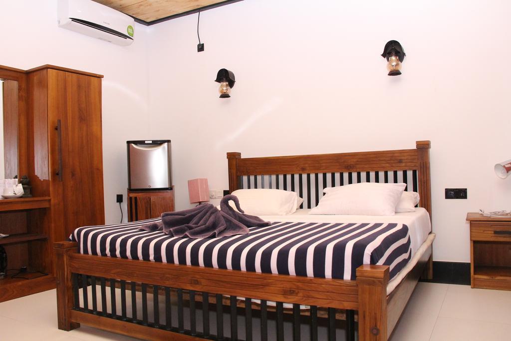 Eco Hotel Black & White - Anuradhapura Mihintale Exterior foto
