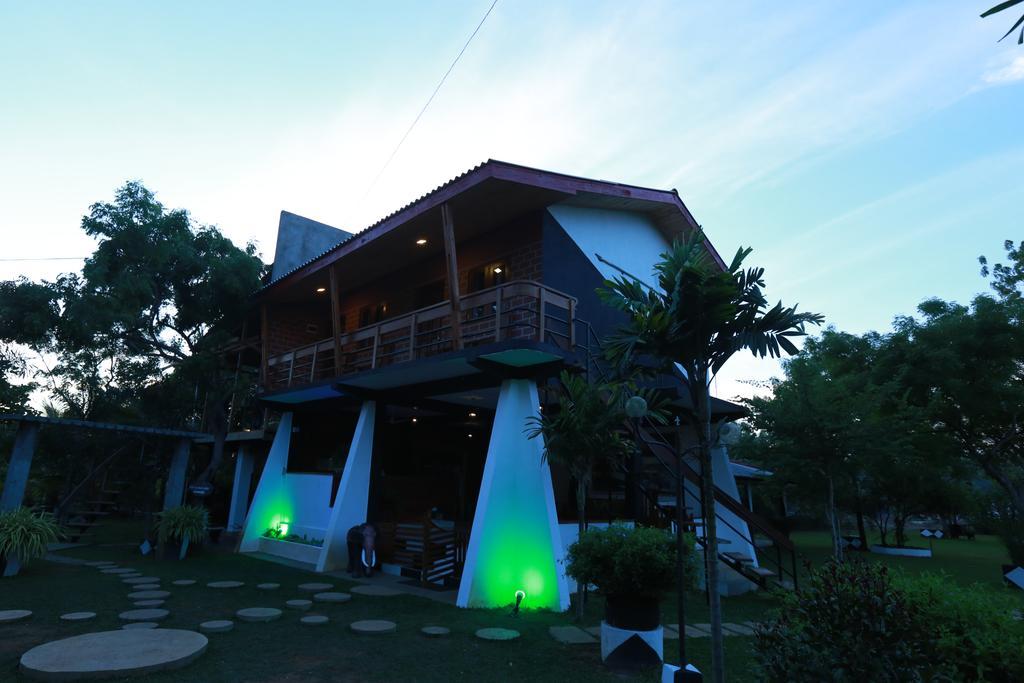 Eco Hotel Black & White - Anuradhapura Mihintale Exterior foto