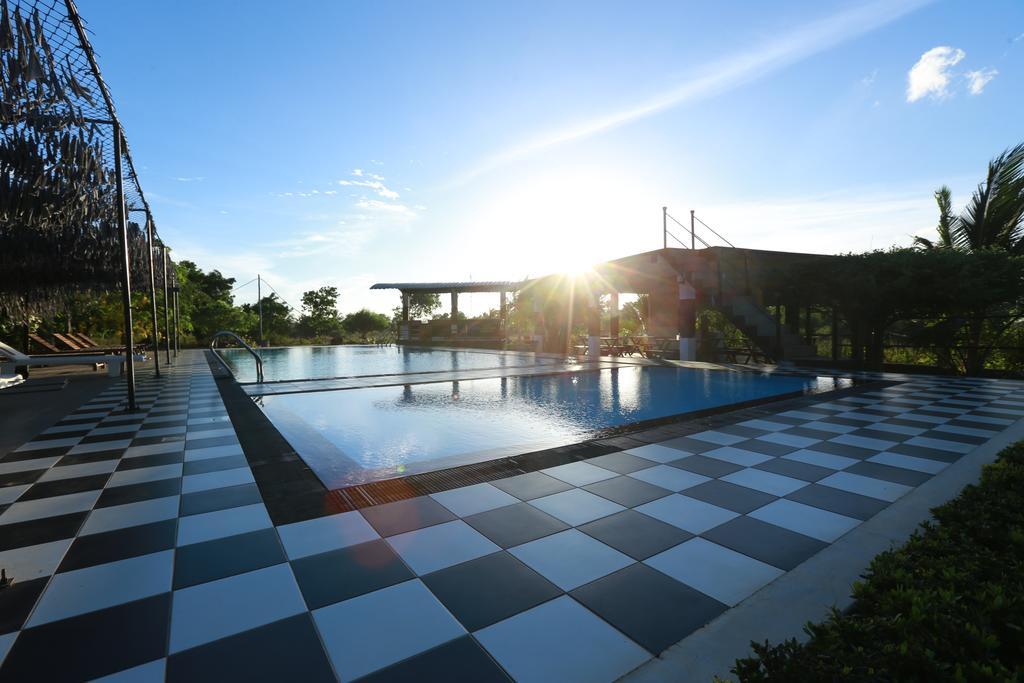 Eco Hotel Black & White - Anuradhapura Mihintale Exterior foto