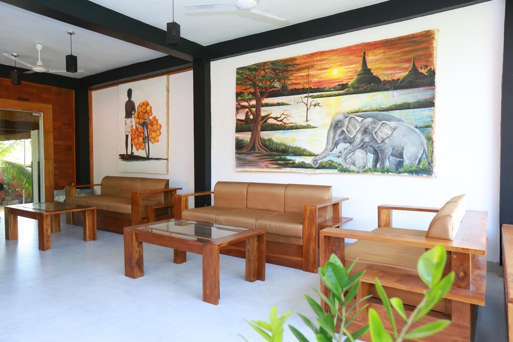 Eco Hotel Black & White - Anuradhapura Mihintale Exterior foto