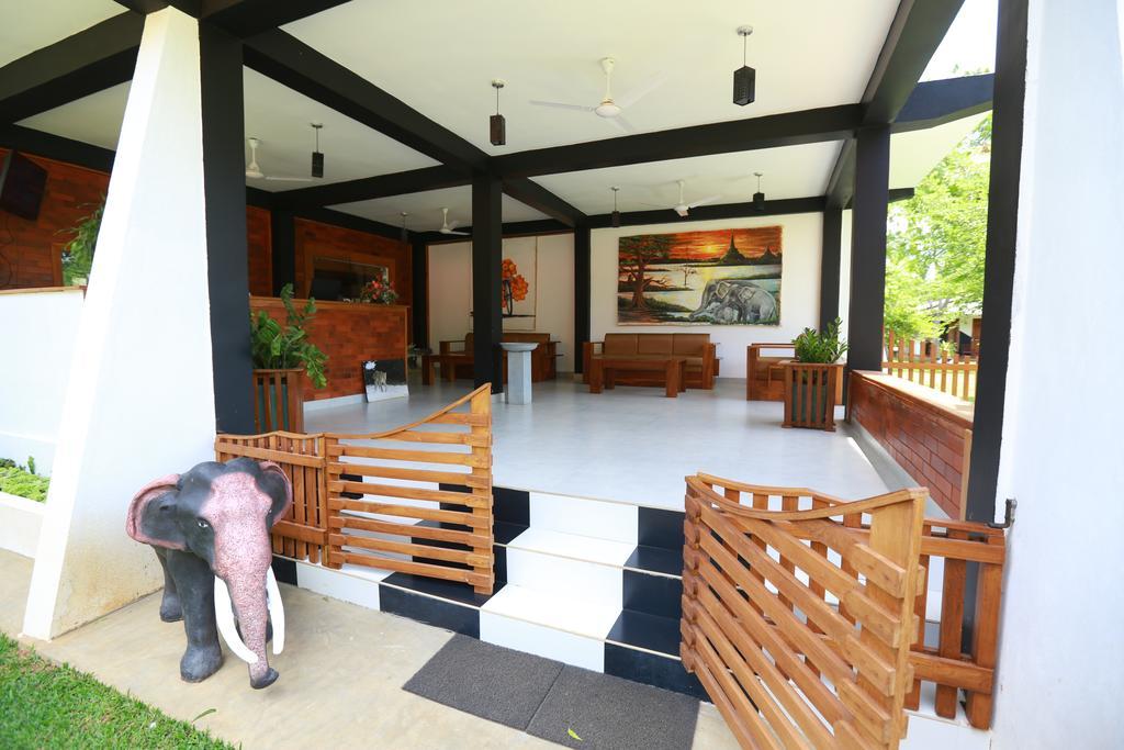 Eco Hotel Black & White - Anuradhapura Mihintale Exterior foto