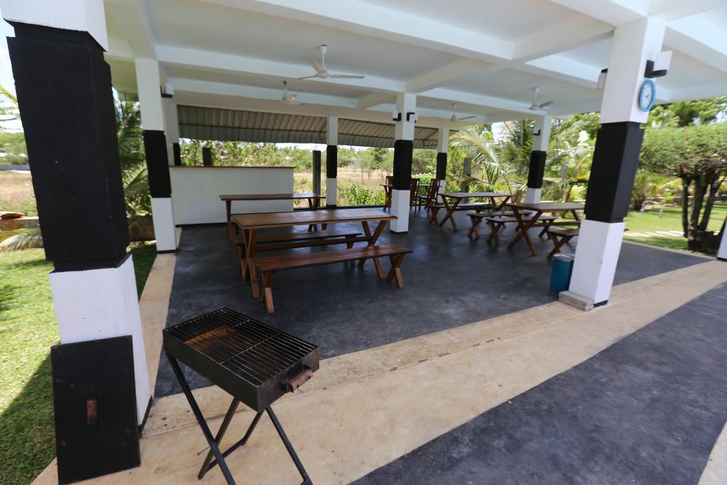 Eco Hotel Black & White - Anuradhapura Mihintale Exterior foto