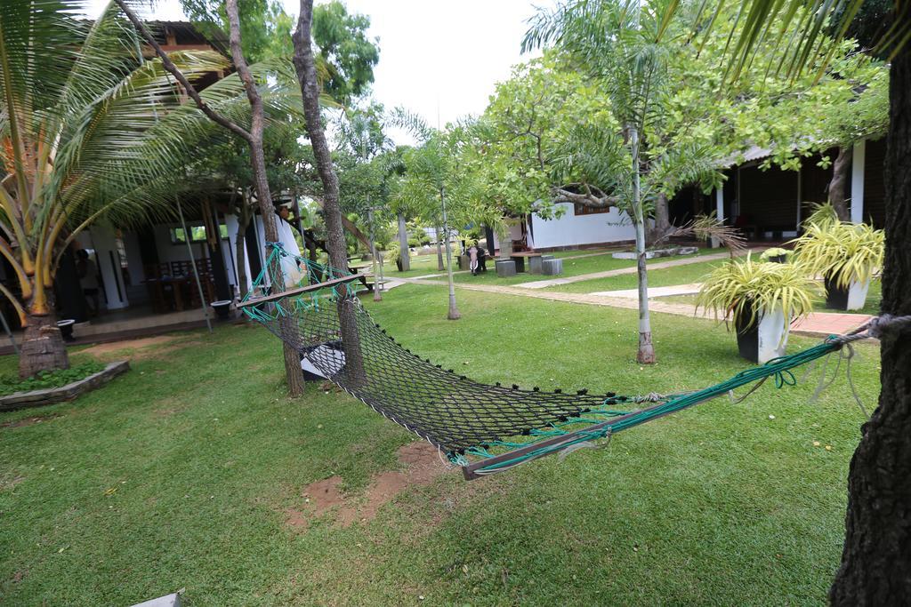 Eco Hotel Black & White - Anuradhapura Mihintale Exterior foto