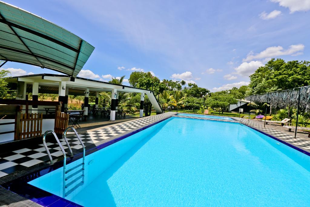 Eco Hotel Black & White - Anuradhapura Mihintale Exterior foto