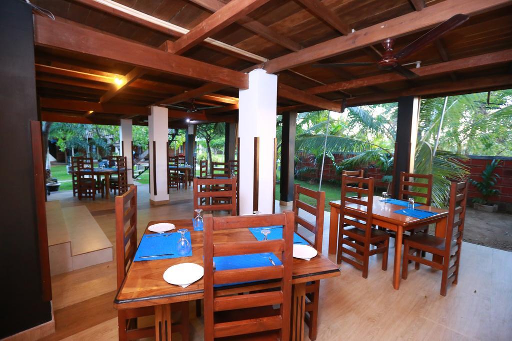 Eco Hotel Black & White - Anuradhapura Mihintale Exterior foto